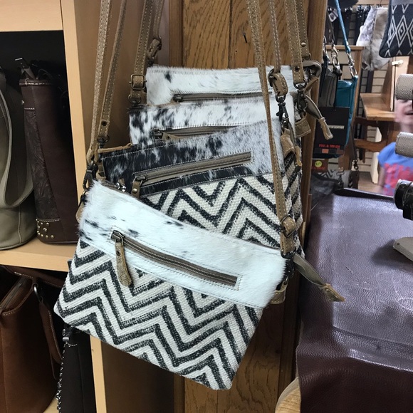 🥳HP- Myra staggering chevron crossbody hairon - Picture 3 of 8